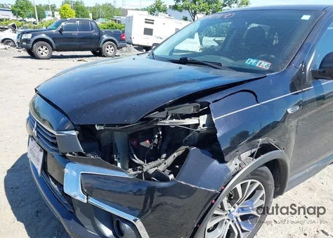 2016 Mitsubishi Outlander Sport 2.0 Es z USA, uszkodzony, nr VIN JA4AP3AU1GZ061148